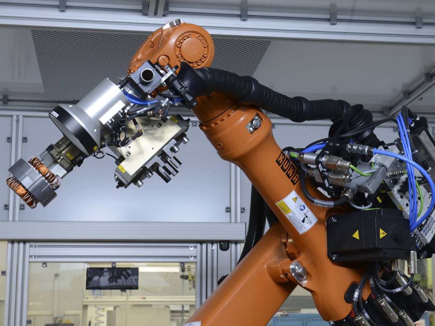KUKA Roboter mit Kamerasystem