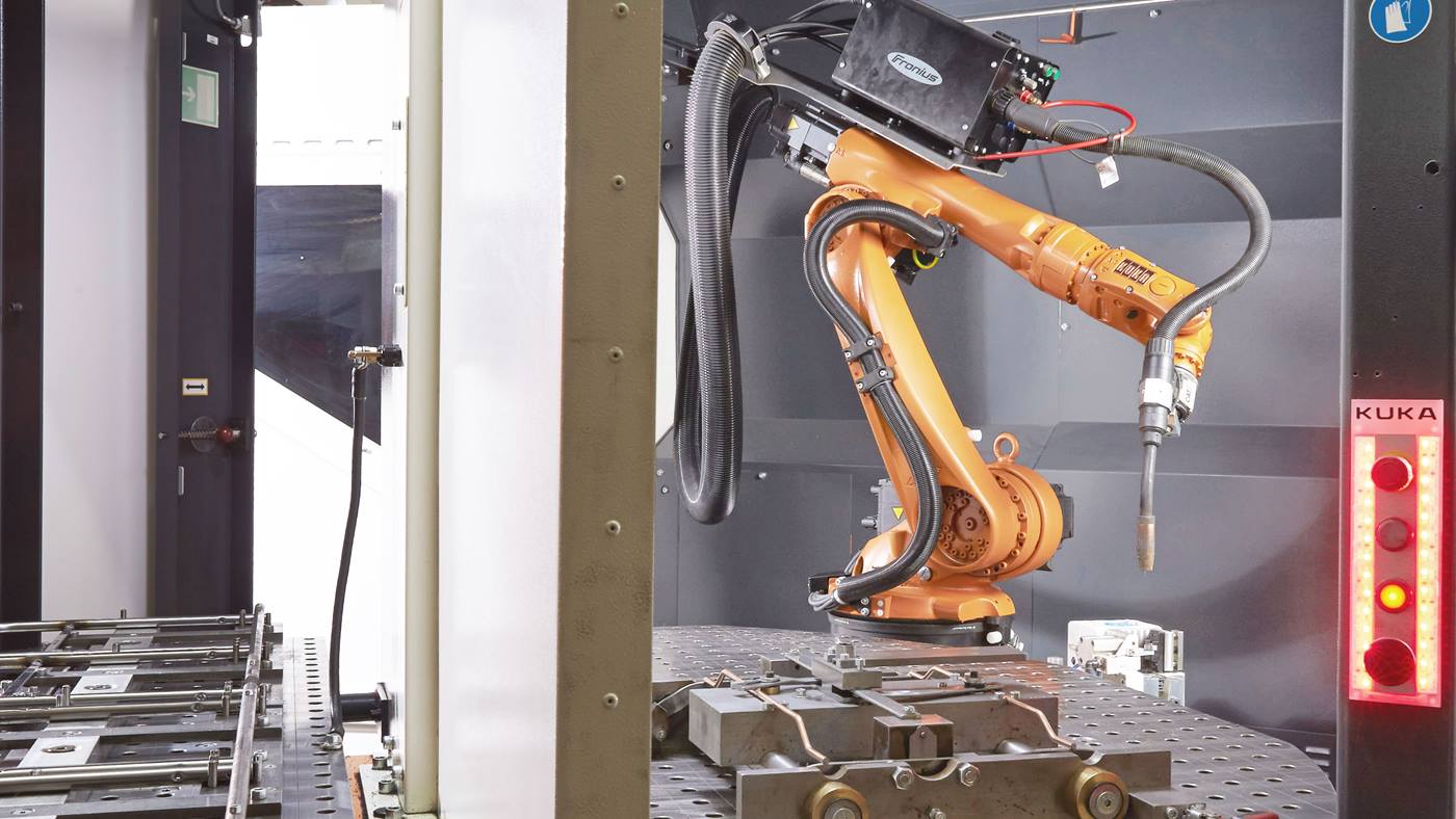 KUKA flexibleCUBE arc mit Roboter